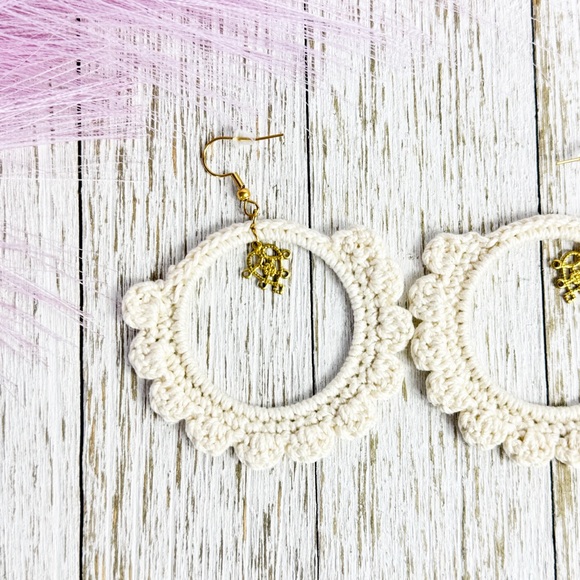 Elegant Cream Crochet Hoop Handmade Earrings - Picture 4 of 4